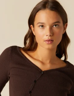 Online TOP CRUCE BOTONES MARRÓN Tops